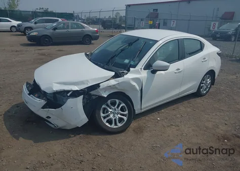 2017 Toyota Yaris Ia из США, поврежденный, VIN 3MYDLBYVXHY160748